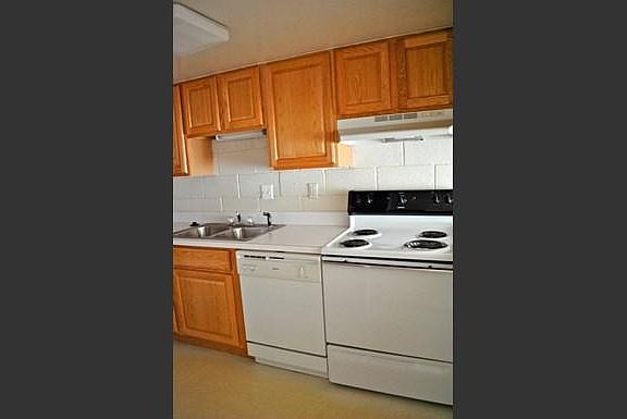 3rd image of 125 W Hoover Ave APT 1B