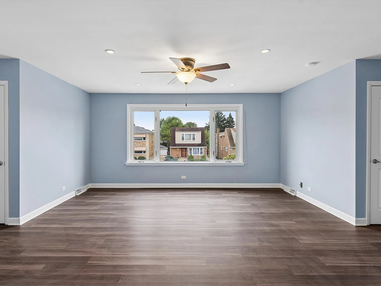 3 bed, 1276 sqft, $2,300 — Photo 4