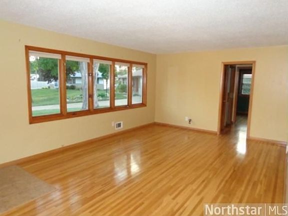 2nd image of 611 58th Ave NE