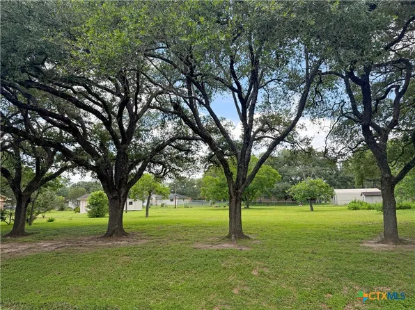 404 Blyth Rd, Victoria, TX 77904