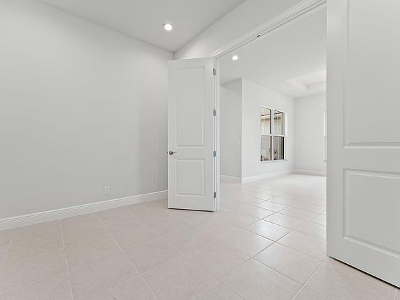 5th image of 12550 Nautilus Cir