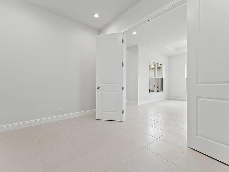 12550 Nautilus Cir — Photo 5