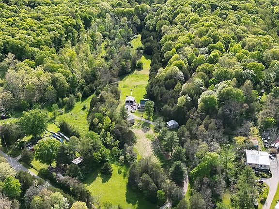 3rd image of 2300 Fairview Rd