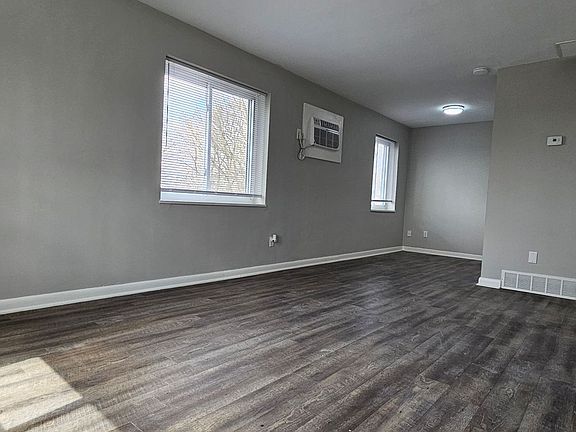 4th image of 127 Scott Ave #5