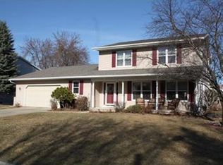 1018 N Hawthorne Dr, Appleton, WI 54915