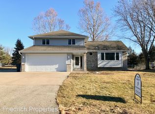 2400 Woodview Dr, Ames, IA 50014
