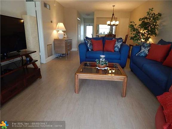 4th image of 298 SE 6th Ave APT 19