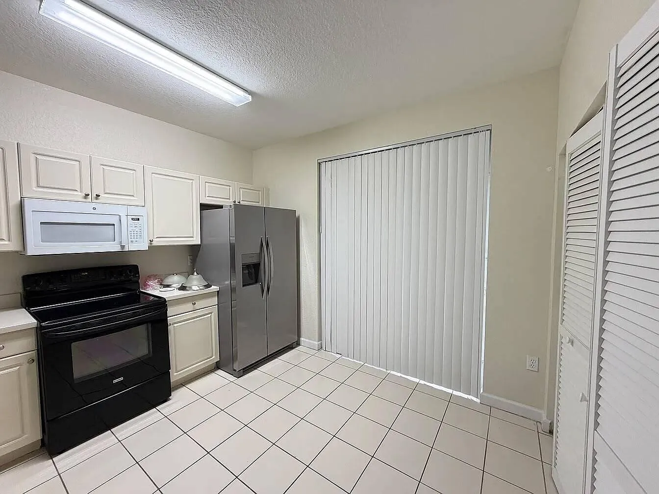 3 bed, 2.5 bath, 1344 sqft, $2,200 — Photo 4