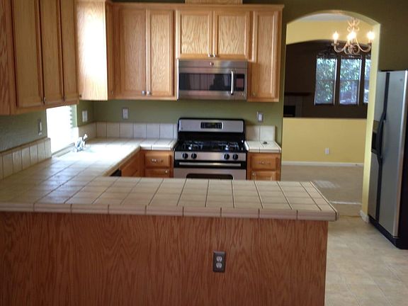 5th image of 1735 Farnham Ave
