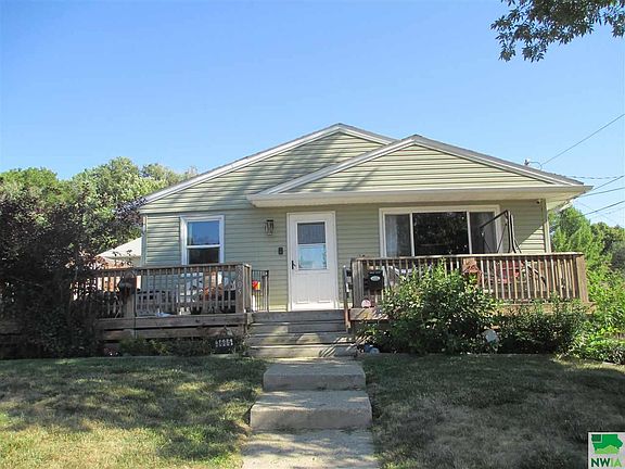 2nd image of 3605 42nd St