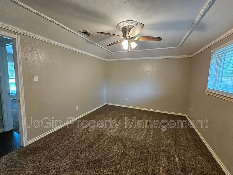 216 Wesley Dr — Photo 24