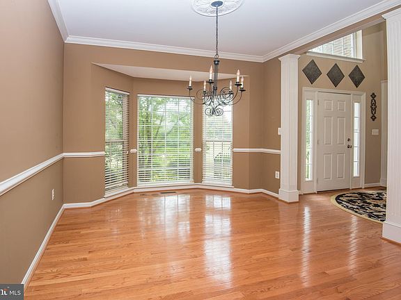 5th image of 19467 Emerald Park Dr
