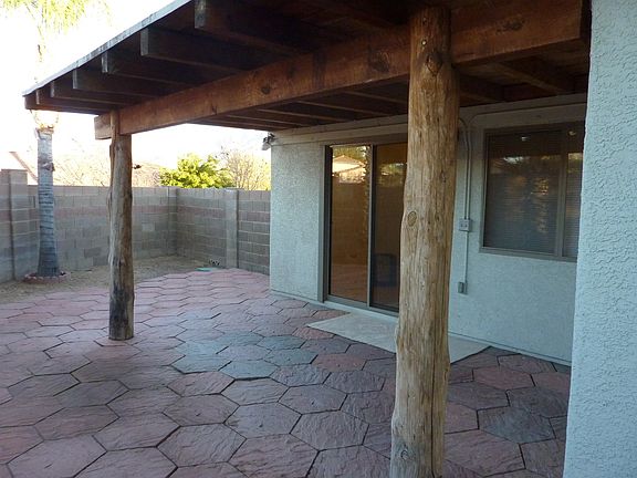 4th image of 527 E River Walk Dr
