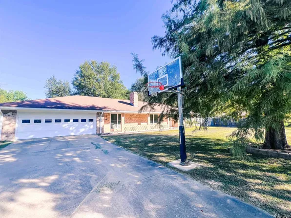 648 Daingerfield St, Pittsburg, TX 75686