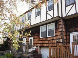 102 Carriage Ct, Farmington, NY 14425