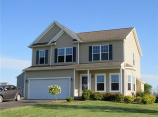 552 Autumn Breeze Ln, Ontario, NY 14519