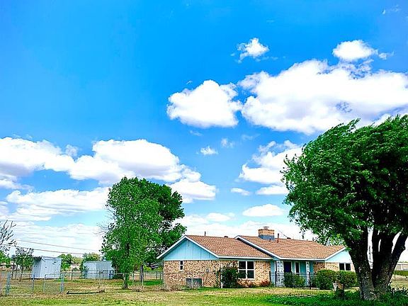 2nd image of 214 Blue Grass Ct