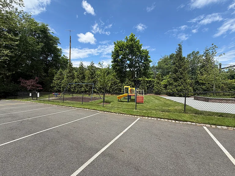 181 Long Hill Rd #P2 — Photo 16
