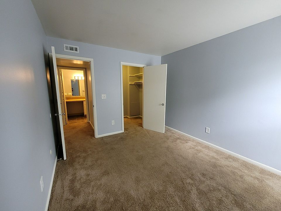 tivoli-apartments-columbus-oh-back-bedroom