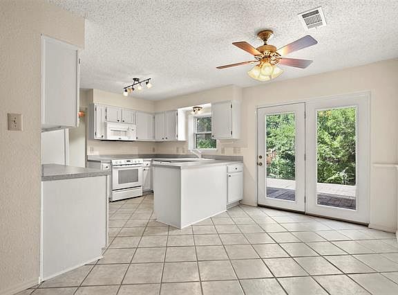 2nd image of 3909 Picato Dr