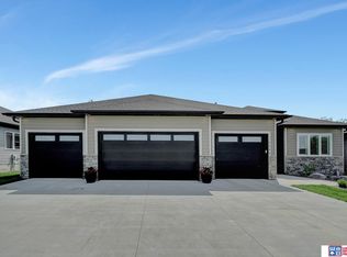 1240 N 104th St, Lincoln, NE 68527