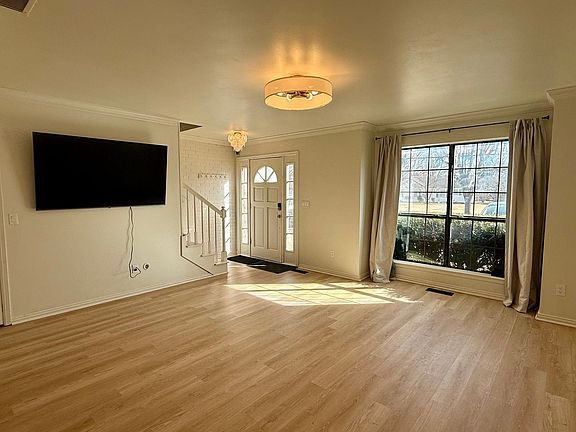 2nd image of 3035 W Wilshire Blvd