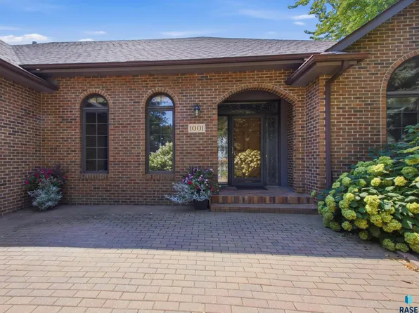 1001 E Ridge Rd, Sioux Falls, SD 57105