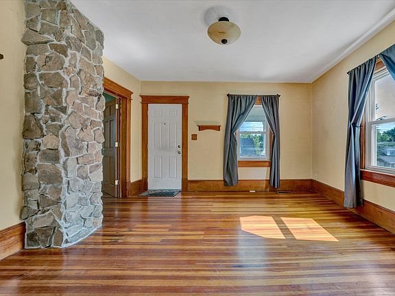 3rd image of 2258 King St NE