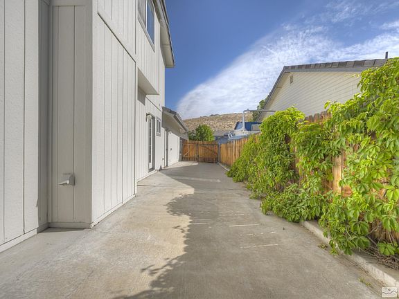 3rd image of 5265 Canyon Run Dr