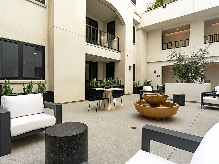 Silhouette Apartments — Photo 24