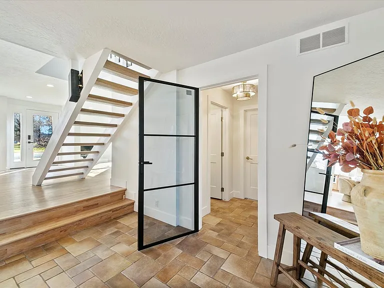 459 S Walnut St — Photo 17