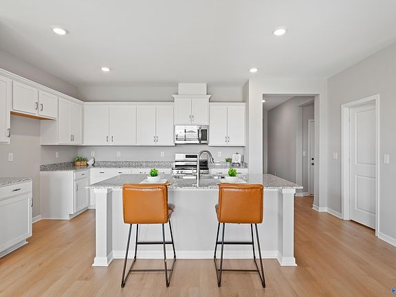 4th image of 17 Aurora Cir