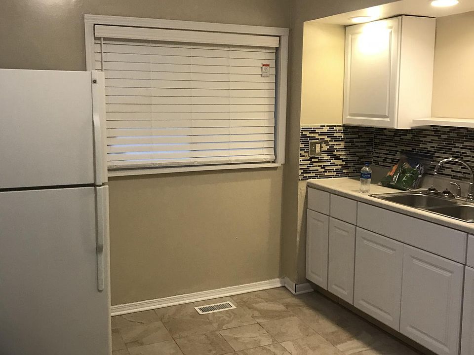 1st image of 10523 S Corliss Ave
