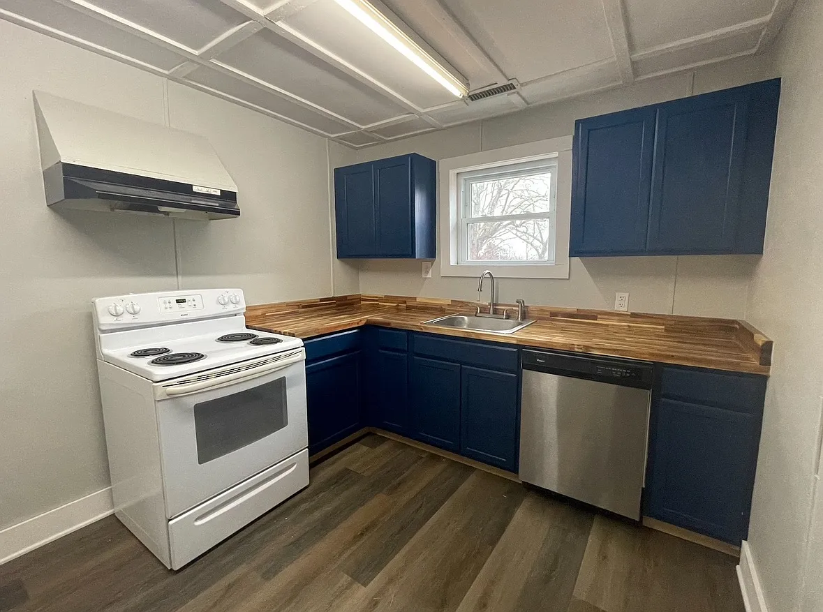 124 Camelot Trl — Photo 3