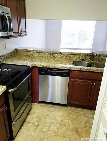 1st image of 22102 Glenmoor Dr