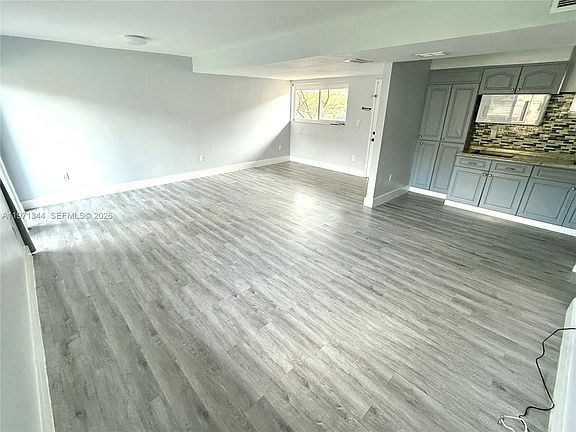 4th image of 399 NW 72nd Ave APT 210