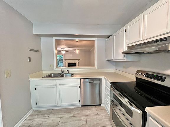 5th image of 401 Broad Leaf Cir