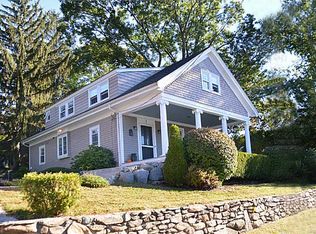 7 Squantum St, Cranston, RI 02920