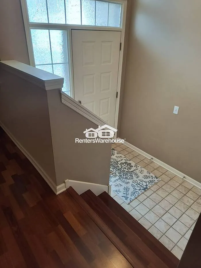 Building Photo - 8108 Oakview Cir N
