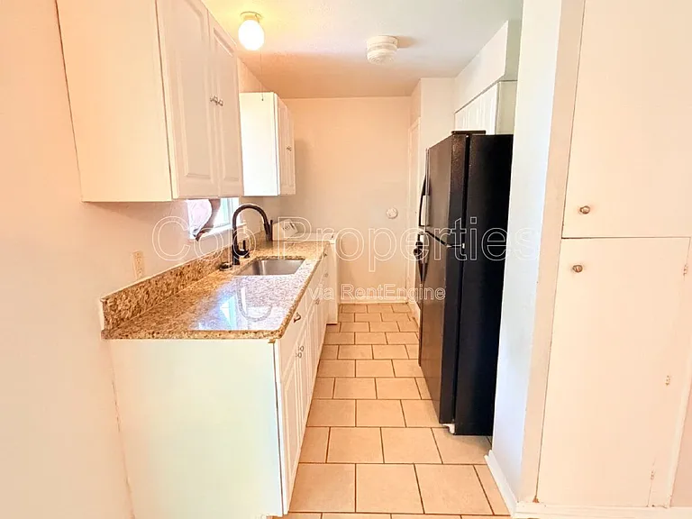 827 Dunwoodie Dr — Photo 7