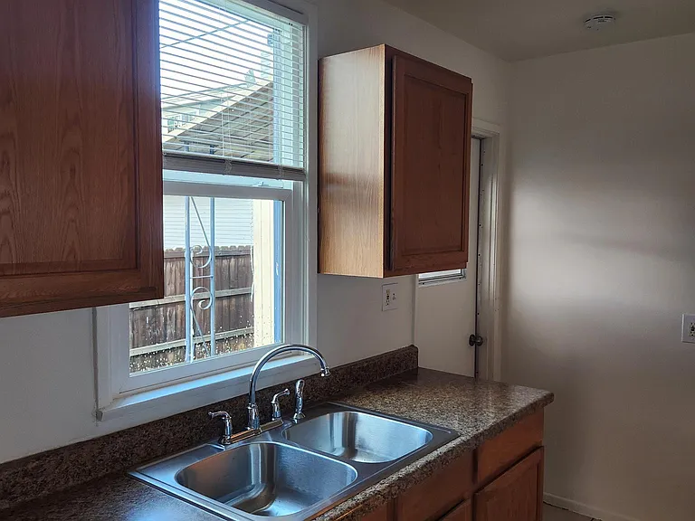 1796 Skyline Dr — Photo 9