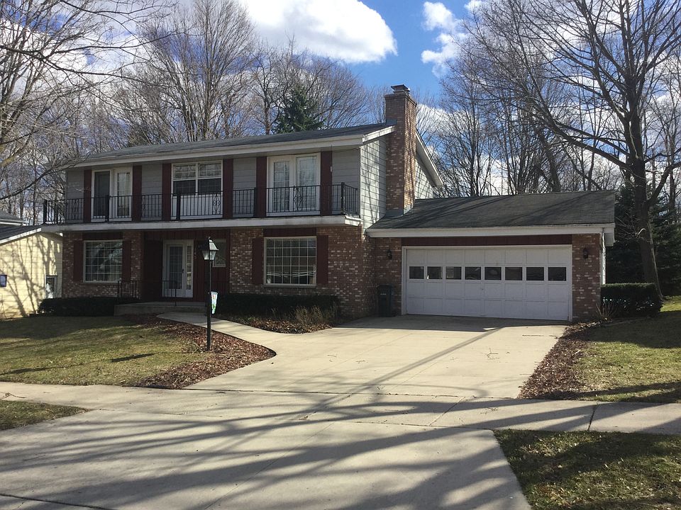 1st image of 145 Laurel Dr S