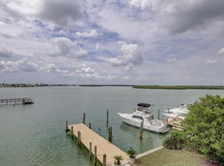 220 126th Ave APT 4, Treasure Island, FL 33706