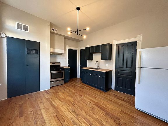 3rd image of 2638 W Evergreen Ave #2R