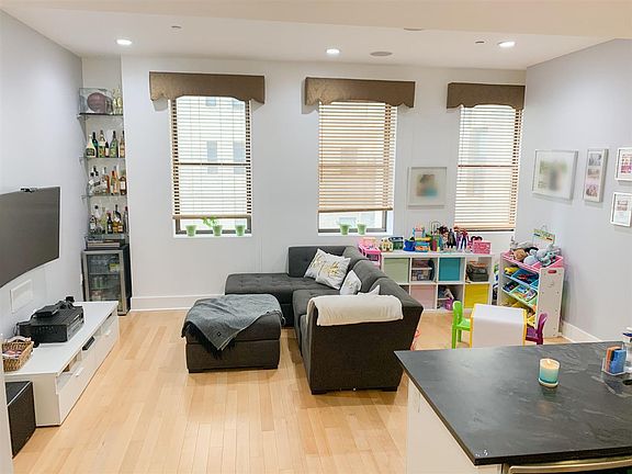 2nd image of 4 Beacon Way APT 423