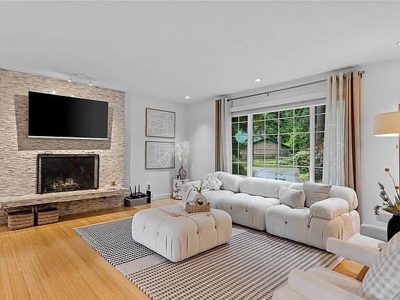 4th image of 16463 239th Avenue SE