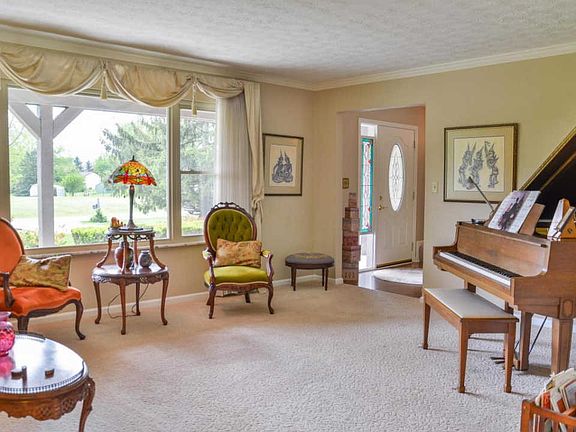 3rd image of 12873 Fox Run Ct N