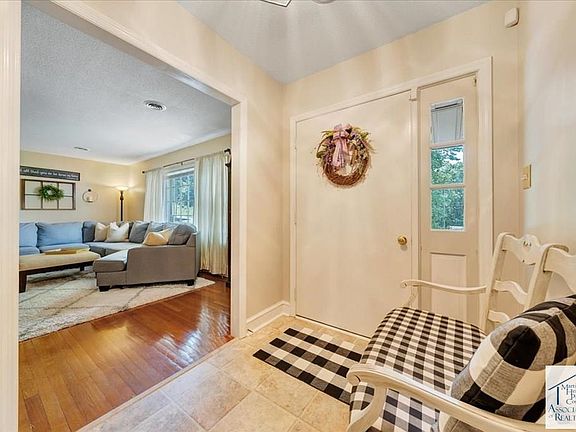 3rd image of 420 Tanglewood Dr