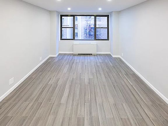 4th image of 305 E 40th St #6V