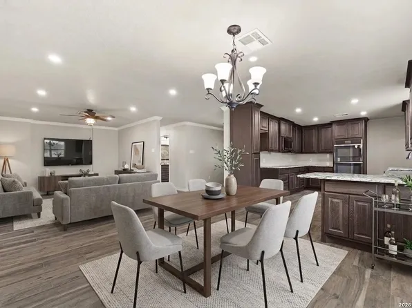 225 Cloudmont, Windcrest, TX 78239